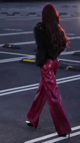 Anh ở ngoài tầm mắt của em, nhưng luôn ở trong tâm trí của em.#style #bachtuyetfashion #outfit #matkinh