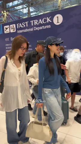 안전한 비행 #lingorm #หลิงออม #linglingkwong #ormkornnaphat 