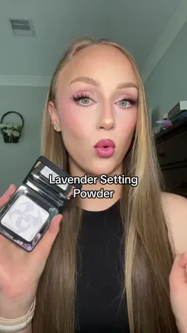 I have been reaching for this setting powder from @carslan_us nonstop! It’s so smoothing and mattifying, all while giving you a super bright under eye! It’s waterproof and sweat proof, insuring your makeup will last all day long! #settingpowder #makeupreview #powder #makeuprecommendations #MakeupRoutine 