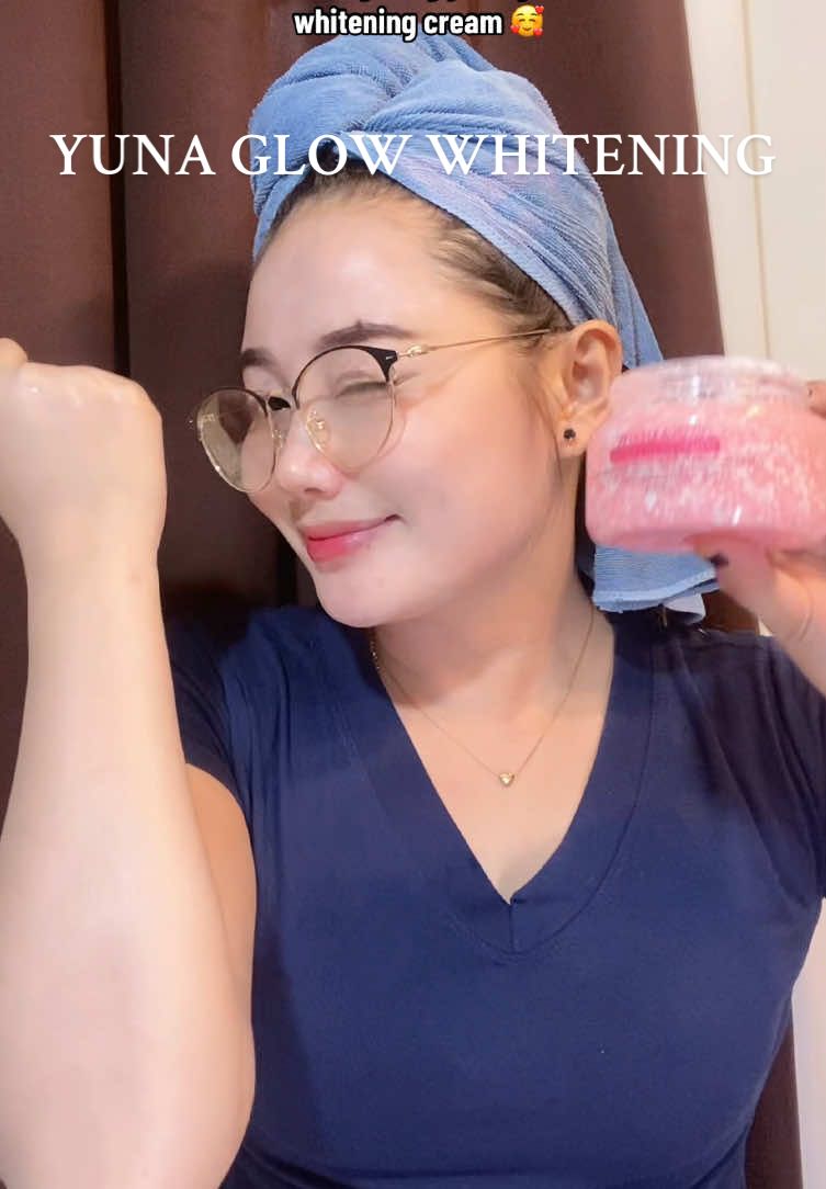 Grabi unang apply palang nagustuhan kuna 🥰 #yunaglowwhiteningcream #yunaglow #brmsyunaglow #brms #brmsproduct 