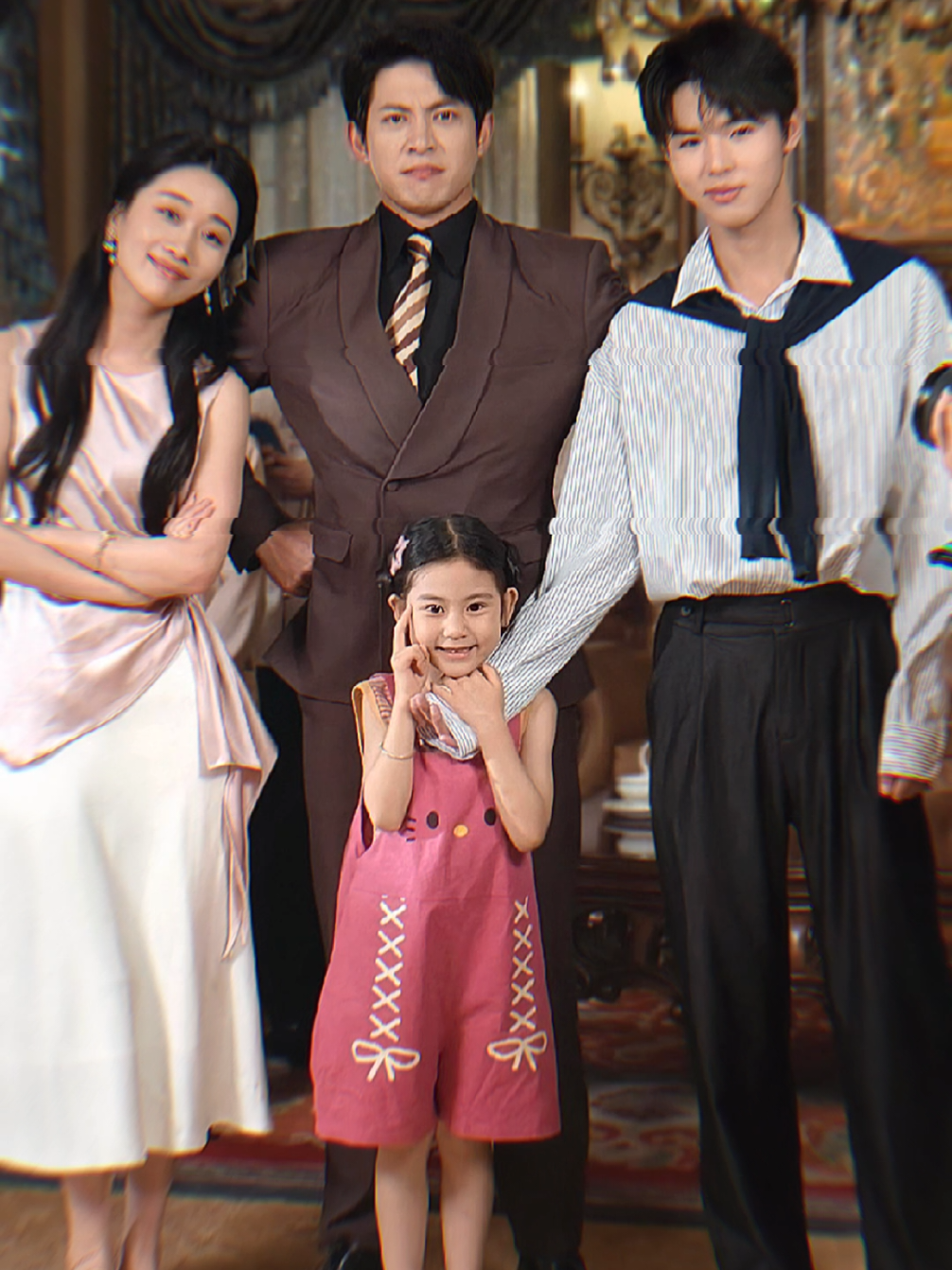 keluarga bahagia 🌝 judul: anak kaya menyembuhkan #melolo #drachin #dramachina #范文跃 #帅哥  lily and yosua punya aku aww🤭 keluarga fonda