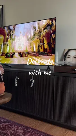 Decorate with me 🧦🕯️🌲✨ #cozyvibes #cozyathome #cozylittlechristmas #homedecor 