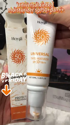 Tinted moisturizer with sun protection are my favorite thing. #hoygi #universaltintedmoisturizer #spf50sunscreen 