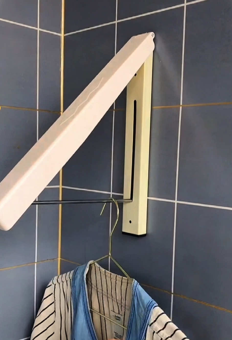 Akala mo wall decor lang.. pero foldable sampayan pala! saver, aesthetic at functional in one. #sampayan #foldable #aesthetic 