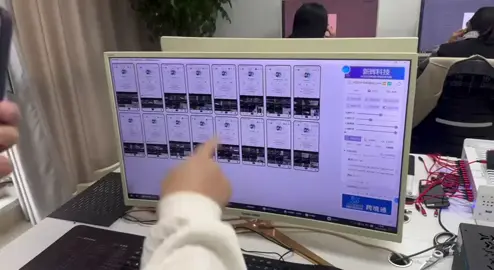 Our foreign trade specialist is having a video call with a client from Indonesia to demonstrate our software system.​ #CapCut #phonefarm #airdrop #boxphonefarm #onlinegames 
