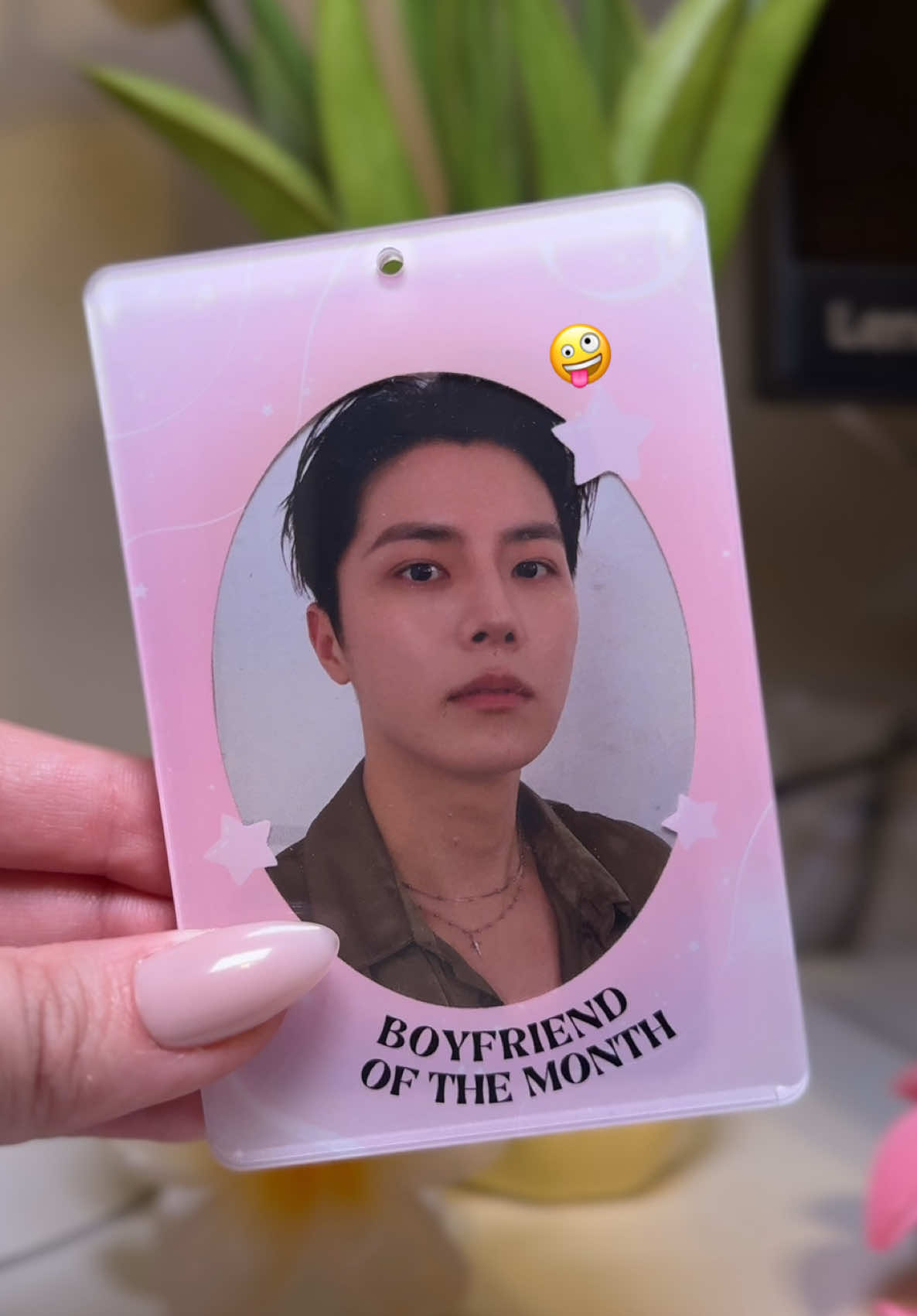 woosung causually posing with the jeans hanging behind him 😭 #photocards #therose 