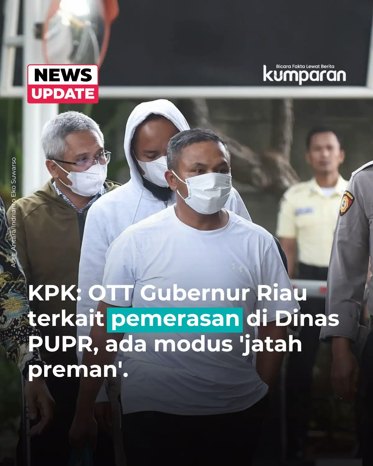 KPK melakukan operasi tangkap tangan (OTT) di Provinsi Riau terkait dugaan pemerasan anggaran di Dinas PUPR Riau. Dalam operasi tersebut, Gubernur Riau Abdul Wahid turut diamankan bersama sembilan orang lainnya. Juru bicara KPK, Budi Prasetyo, mengatakan kasus ini melibatkan dugaan “jatah preman” atau japrem, di mana ada potongan persentase dari penambahan anggaran Dinas PUPR untuk kepala daerah. Dalam OTT itu, KPK menyita uang tunai sekitar Rp 1,6 miliar dalam bentuk rupiah, dolar AS, dan poundsterling. Uang tersebut diduga bagian dari penyerahan kepada kepala daerah, dan bukan yang pertama kali dilakukan. Selain gubernur, yang turut diamankan yaitu Kadis PUPR, Sekretaris Dinas, lima kepala UPT, dan dua pihak swasta yang disebut orang kepercayaan gubernur. KPK telah menetapkan tersangka dalam kasus ini setelah melakukan ekspose di level pimpinan. Namun, nama-nama dan jumlah tersangka akan diumumkan dalam konferensi pers pada Rabu (5/11). 📸: Dok. Antara/Indrianto Eko Suwarso. Follow WhatsApp Channel kumparan untuk dapat Informasi terpercaya dikirim langsung ke WhatsApp kamu. Ketik kum.pr/WAchannel di browser kamu sekarang, agar bisa share informasi tanpa ragu.  #newsupdate #update #news #oneliner #ott #korupsi #dinaspuprriau #dinaspupr #tersangka #info #infoterkini #berita #beritaterkini #bicarafaktalewatberita #kumparan 