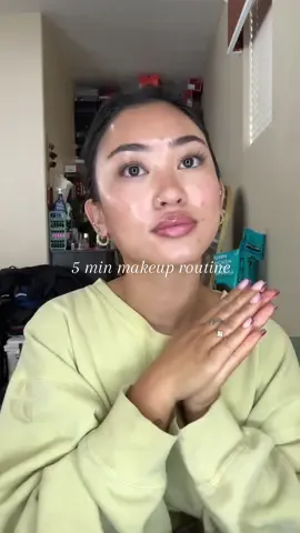 my 5 min makeup routine for when i need to get out the door 🏃‍♀️💨 #fypシ #foryoupage #MakeupRoutine #skindinaviasettingspray #makeup 
