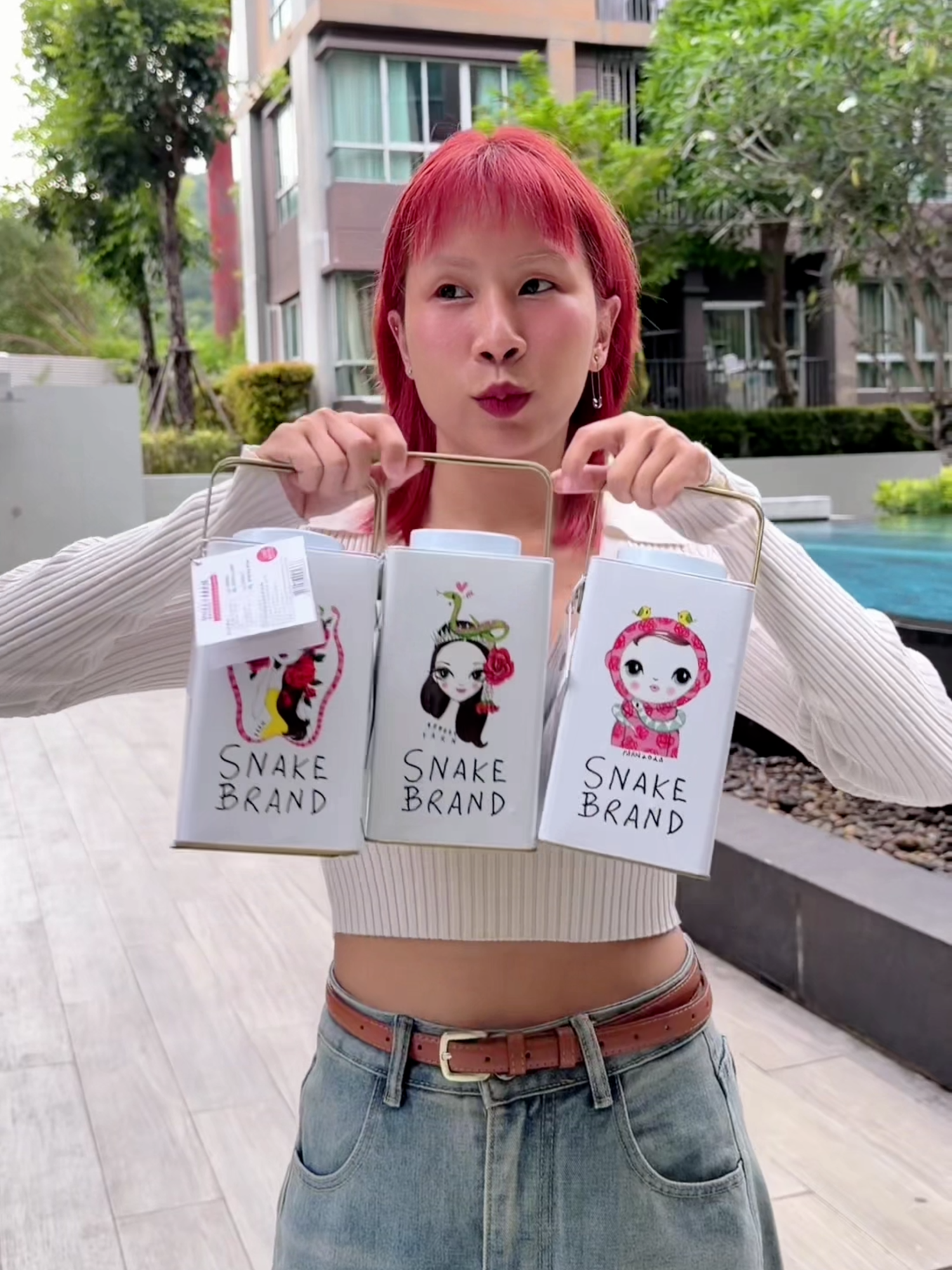 ของฝากที่ไม่เหมือนใคร หอม เย็น แถมยังน่ารักสุดๆ 🐍💖 จิ้มตะกร้าด่วน!!! 🛒 #SnakeBrandxPARN #SnakeBrandLimitedEdition #ของฝากเมืองไทย