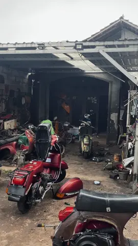 pelan pelan🤫#vespakudus#bengkelmotor#vespapts #corsa #cinematic 