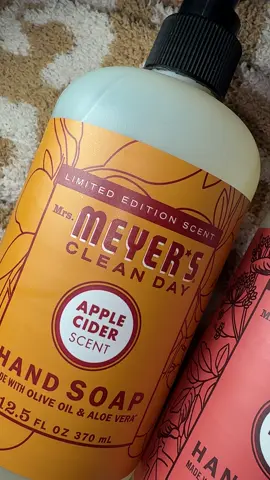 Hit the jackpot at @Whole Foods Market, all the Meyers seasonal handsoaps were on sale 🍂🍁🍂 #cleanproducts #wholefoodsfinds #meyersproducts #cleaningproducts #fallvibes 