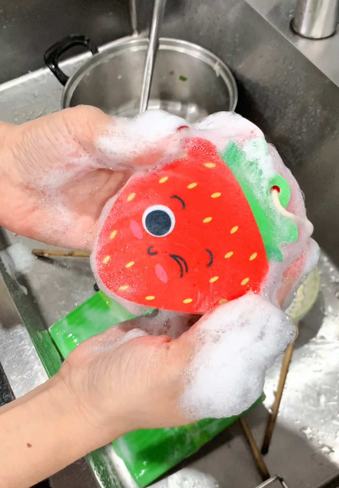 Miếng rửa chén thôi mà có cần cưng vậy không mấy bà #miengruachen #miengruabat #giadungnhabep #xhtiktok 