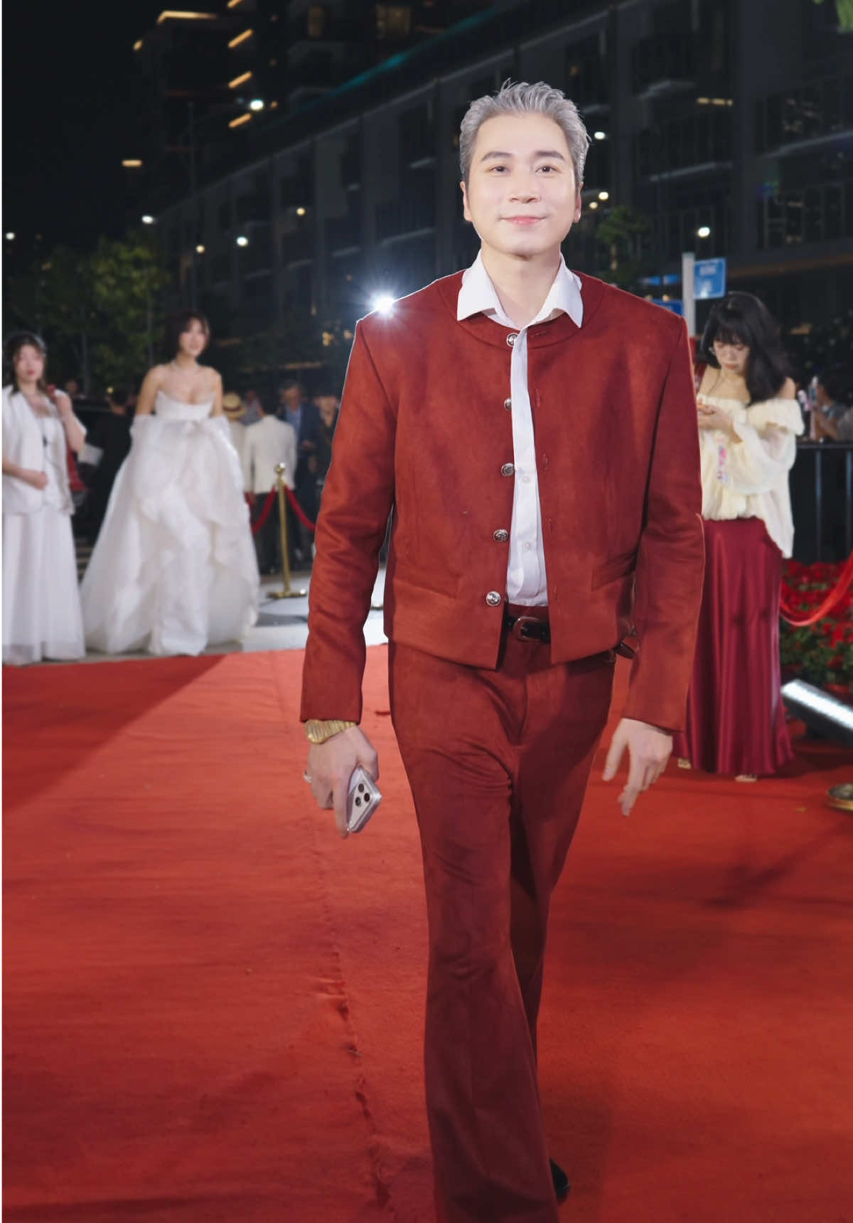 - Rapper Karik tại thảm đỏ Harper’Bazaar 📸 #karik #teamraindinh #harperbazaar 