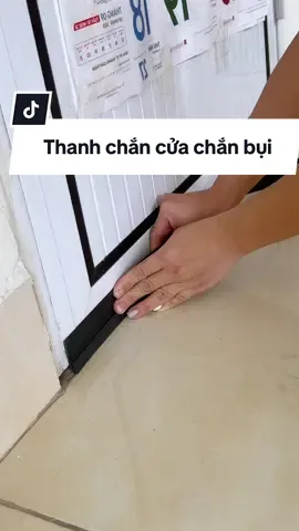 Từ hồi dán thanh chắn cửa này là mình ko lo kiến gián bì vào nhà nữa. Nó cũg giúp mình ngăn nước mưa và ngăn bụi mịn rất tốt #choechamnha #viral #thanhchankhecua #giadungtienich 