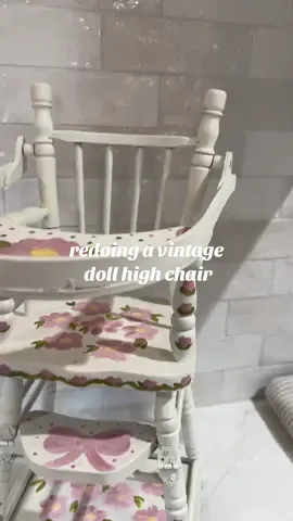 The cutest little high chair for my daughter’s baby dolls 🥹 I love stuff like this that will hopefully be passed down again. 💕💕💕 #babydollaccessories #babydollbirthdayparty #3rdbirthdayparty #diybirthdaydecor #toddlergirlgiftideas 