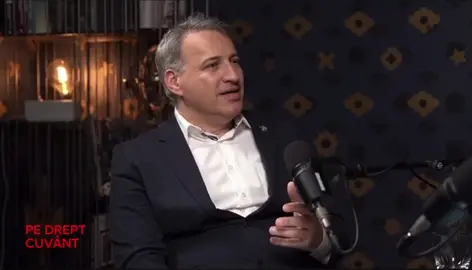 #Pe_drept_cuvânt! Despre lecția de dialog în religie și globalizarea religiei, cu Dr. în filozofie #Vlad_Mureșan, invitatul Av. #Florentin_Țuca. Vlad Mureșan cercetează ofensiva Occidentului în domeniul religiilor, căutând pe lângă globalizarea și uniformizarea economică și culturală, inclusiv o globalizare a credințelor prin universalizarea ecumenică. Autor al volumului“Critica rațiunii religioase”, apărut la editura Ratio et Revelatio, Vlad Mureșan vorbește despre sărăcirea umanității prin anularea diferențelor și amestecul a tot și toate, inclusiv în domeniul credinței și religiilor.  Sunt aproape două ore de dialog care captivează, în care timpul capătă formă și sens. Interviul integral în link: https://m.youtube.com/watch?v=ObJHHPW4jpo&pp=ygUeQ2UgdXJtYXJlc2MgY2VpIGNhcmUgbmUgcHJvcHVu0gcJCQMKAYcqIYzv