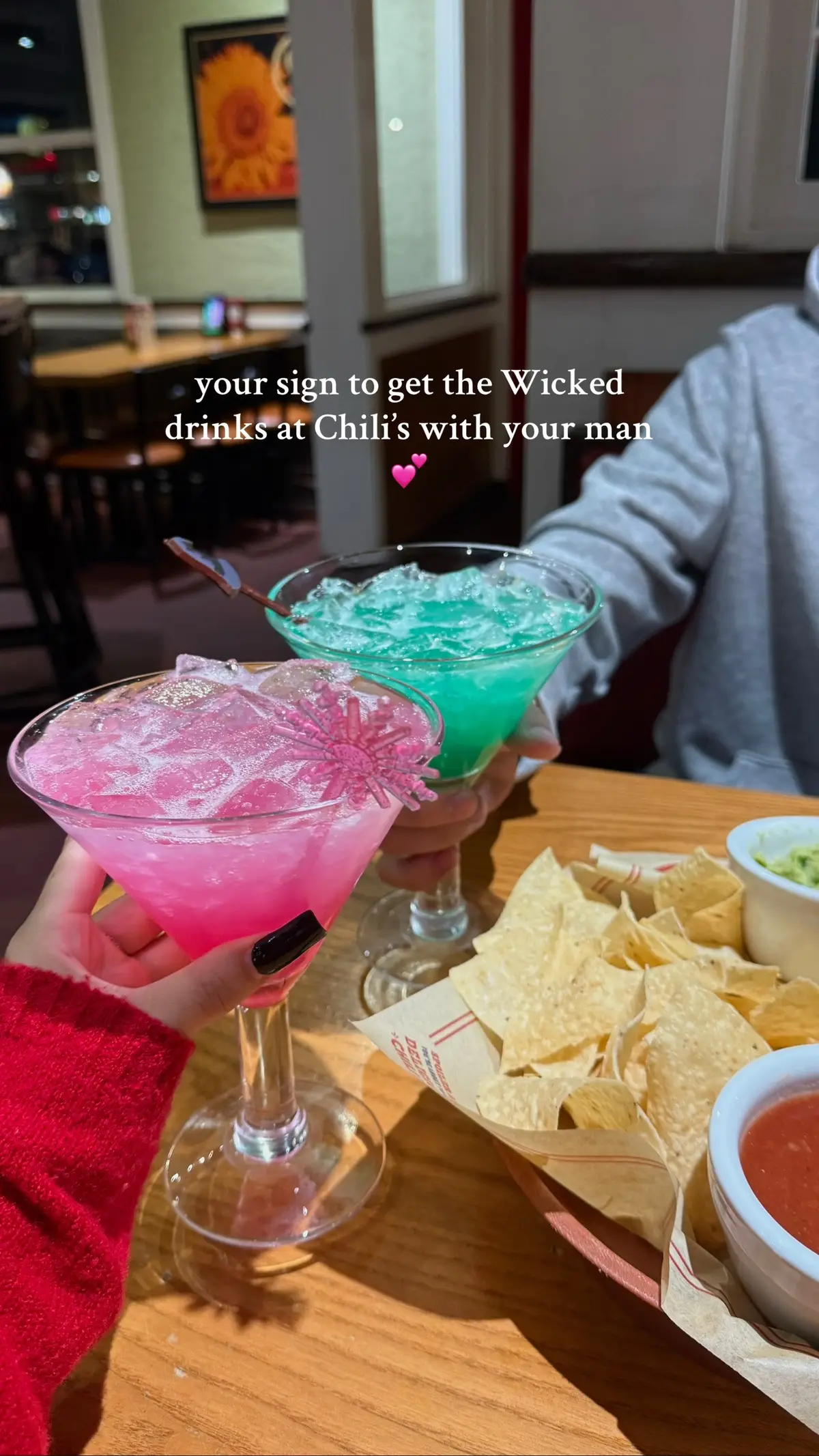 sooooooo yummy 💚🩷 #wicked #wickedmovie #arianagrande #chilis #yoursign #comewithus #fypシ #fyp #trending #aesthetic #girlythings #houston 