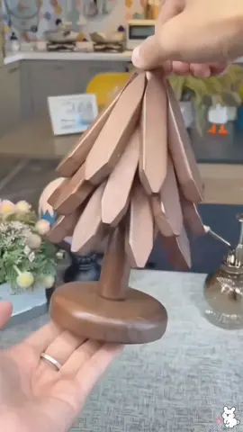 This small tree-shaped thermal insulation pad is good-looking and practical. It doesn't take up space after use. It looks good everywhere #thermalinsulationmat#potmat#thermalinsulationpotmat#beautifulandpractical#cupcushion#goodting #goodthingsathome 