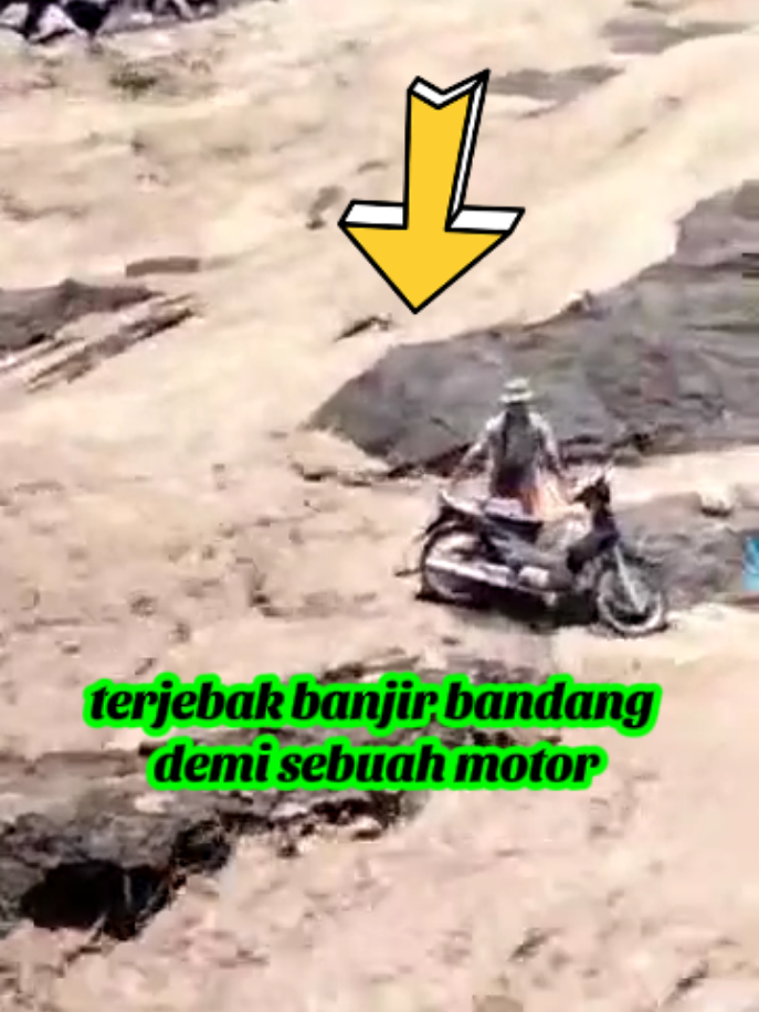 terjebak banjir bandang hanya belain motor #pengikuttiktok #semua #penggunatiktok #fyppppppppppppppppppppppp #jangkauanluas @semua orang 