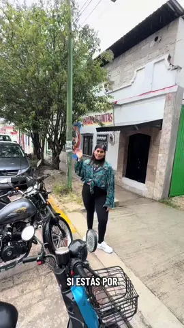 ✨ Si andas por San Cristóbal de las Casas, tienes que darte una vuelta por Farlett Cafetería 😍 ubicada en la Plaza La Diagonal (Diagonal Hermanos Paniagua 4). Aquí vas a encontrar de TODO: frappés, smoothies, malteadas, sodas italianas, café, tapioca 🧋 y unas botanas que están ¡buenísimas! 🔥 Las alitas con Doritos o Cheetos, las salchichas con queso Cotija y chipotle… uff 🤤 son de otro nivel. Perfectas para venir con tus amigos a disfrutar algo diferente. 📍Visítalos desde las 2:30 PM en el Food Park La Diagonal y descubre por qué Farlett Cafetería se está volviendo el nuevo favorito de San Cris 💕 #chiapas #viral #fytシ #fyyyyyyyyyyyyyyyy                   #sancristobal 