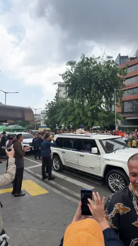 Pak Presiden menyapa masyarakat di Stasiun Tanah Abang