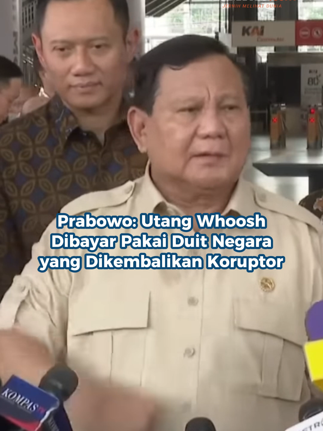 Presiden Prabowo Subianto menegaskan bahwa utang Kereta Cepat Jakarta-Bandung (Whoosh) akan dibayar menggunakan uang negara yang dikembalikan dari para koruptor. Pernyataan itu disampaikan Prabowo saat meresmikan Stasiun Tanah Abang Baru di Jakarta, Selasa (4/11/2025). Prabowo juga mengatakan, pemerintah sanggup membayar utang Whoosh, termasuk cicilan sekitar Rp 1,2 triliun per tahun. Penulis: Fika Nurul Ulya, Novianti Setuningsih Kreatif: Blanka Rahel Maretha Joanne Produser: Reza Kurnia Darmawan ~R #Prabowo #Whoosh #Jakarta #Ekonomi ##Cut