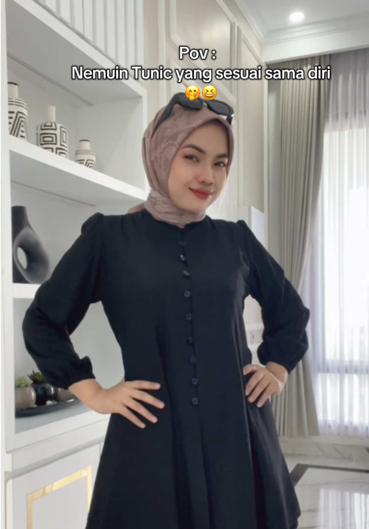 Nemuin tunic yang vibes-nya tuh kamu banget 🥰 Nggak cuma nyaman dipakai, tapi juga bikin percaya diri setiap ngaca ✨ Kadang bukan kamu yang nyari outfit-nya, tapi tunik-nya yang nemuin kamu 💕 #ZalfaOutfit #OOTDTunik #StyleModest #DailyOutfit