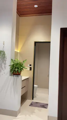 Up video lên 1 thời gian là kiểu gì cũng bị mờ các bác ạ 😅 lâu lắm r e ko quay lại góc này. Có bác nào phát hiện chỗ này nhà e khiếm khuyết điều gì ko ạ 😌 Miền Bắc mùa này lạnh rồi, đi làm chỉ muốn về nhà chùm chăn thôi. Nhớ tầm này năm ngoái là vẫn trong giai đoạn hoàn thiện nhà ngổn ngang nè 😊 Các bác năm nay chắc cũng nôn nóng về nhà mới lắm rồi nhỉ ☺️ #yeubepnghiennha #xaynhadep #nhavesinh #enic #hunonic  @Nhà của Mâyy 🏡  @Nhà của Mâyy 🏡  @Nhà của Mâyy 🏡 