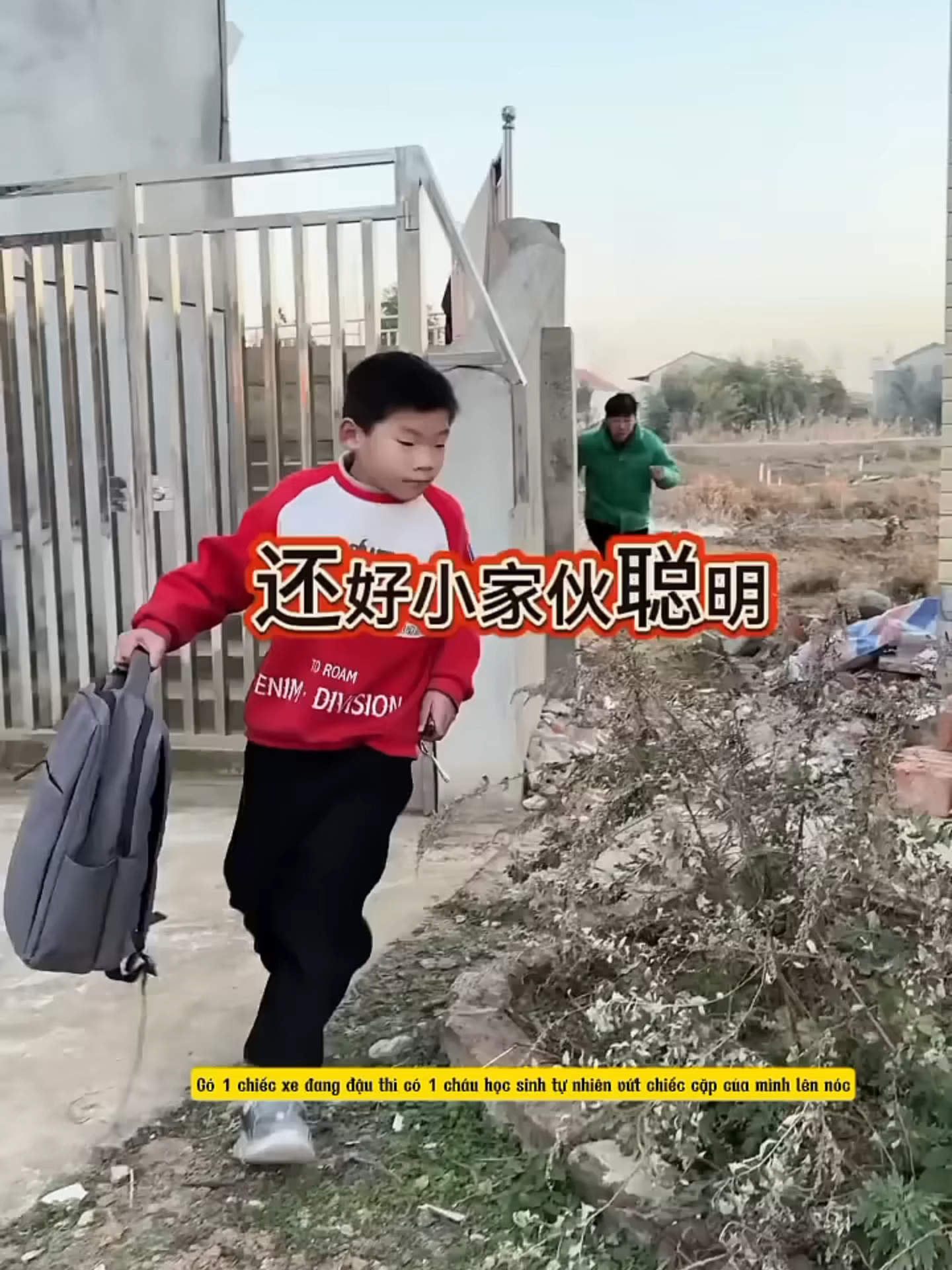 Cháu bé dũng cảm đã cứu chị gái khỏi tên bắt cóc nghẹt thở như phim hành động. #xuhuong #trending #viral #shorts