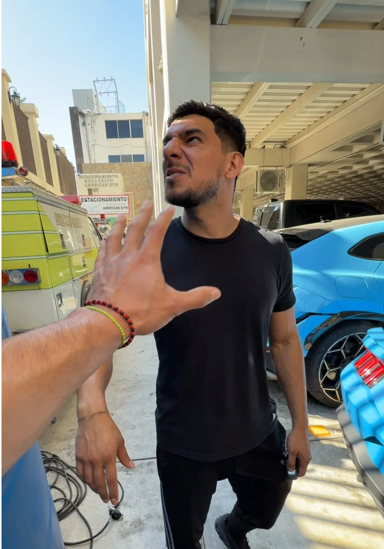 Ya comenzo a fallarle el Ford Mustang GT a @Juan Carlos Martinez 😭