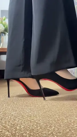 បាតក្រហមកែងគ្រើមបងៗកម្មង់បានណា❤️🙏 #shoes #heels #styleinspo #fyp 