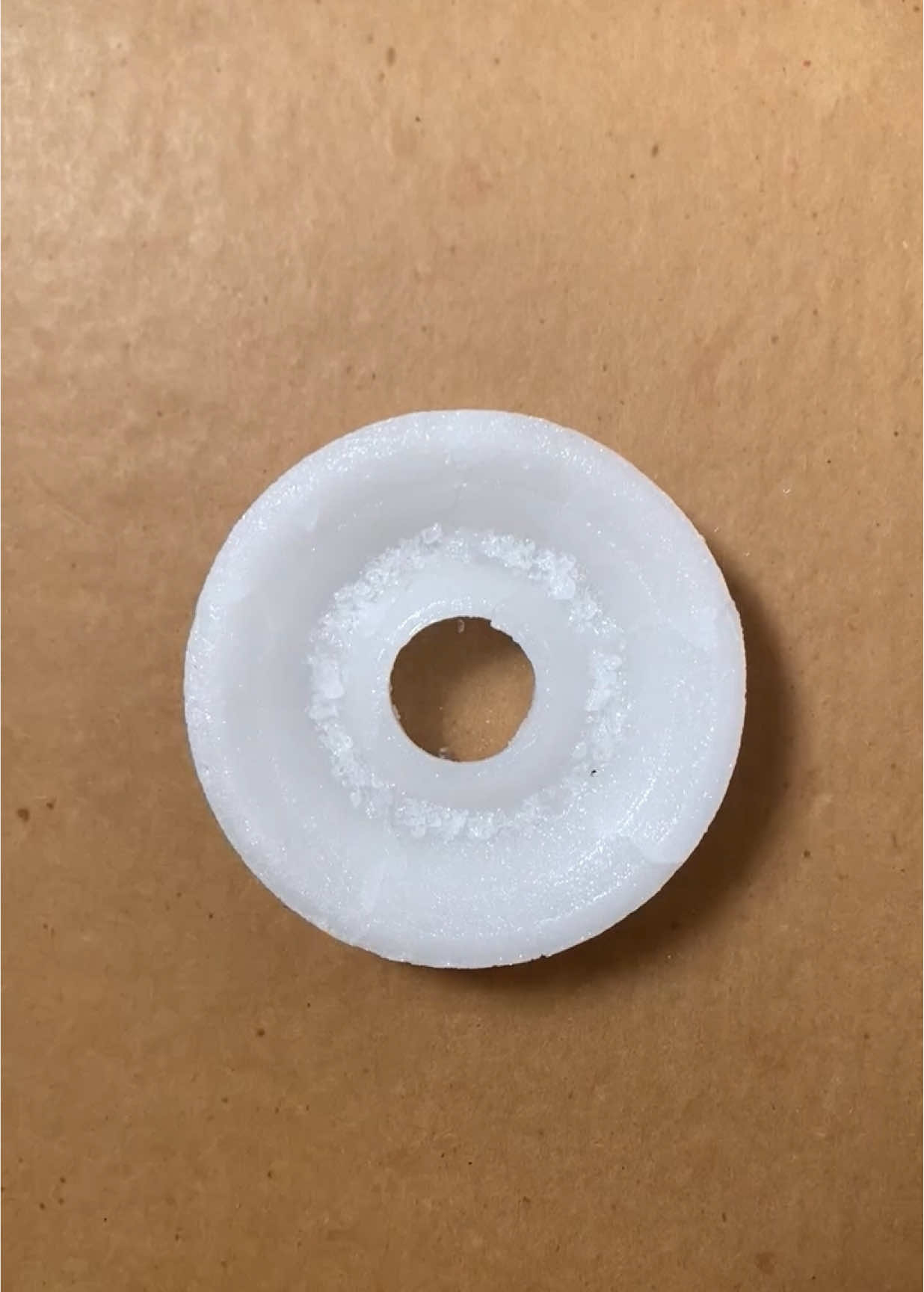 bagus jg ada kamper bentuk donat loh, yg ku mainin ini versi refill 150g yaa jd guede bngt😍 wanginya kyk kamper jadul gt yg ada wangi bunganya, mirip kyk para kamper yg aroma apel cmn versi yg lbih lembut wanginya🥰 kamper ini bisa ditaruh di lemari asal kalian punya wadahnya yaa, pasti’in wadahnya bisa ngelindungin baju kalian dari residu kamper pas menyublim, biar ga kotor nanti. bisa jg ditaruh di kamar mandi krn wanginya msih nyengat🫶🏻 — bagus also has donut-shaped mothball, this one is 150g refill version😍 it smells like how mothball used to smell in Indonesia, it’s flowery like para kamper apple scented but softer🥰 u can put it in your wardrobe as long as u have a holder which can protect your belongings from para residue, and in your bathroom bcs it has a pretty strong scent🫶🏻 #mothballs #kamper #kapurbarus #camphor #paradichlorobenzene 