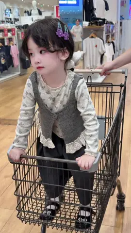 Bộ quần áo 3 chi tiết bé gái#thinhhanhxuhuong #boquanaobegai #mevaembe❤️❤️❤️ #quanaotreem #quanaobegai 