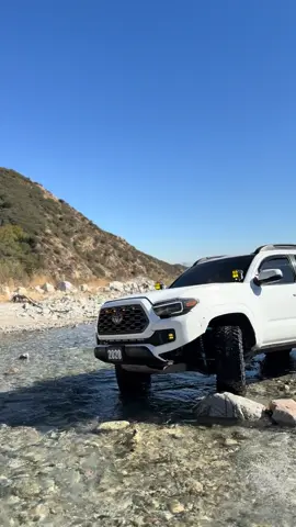 Falta el windshield nomas 🦾  #fyp #paratiiiiiiiiiiiiiiiiiiiiiiiiiiiiiii #tacoma #kingshocks #california 