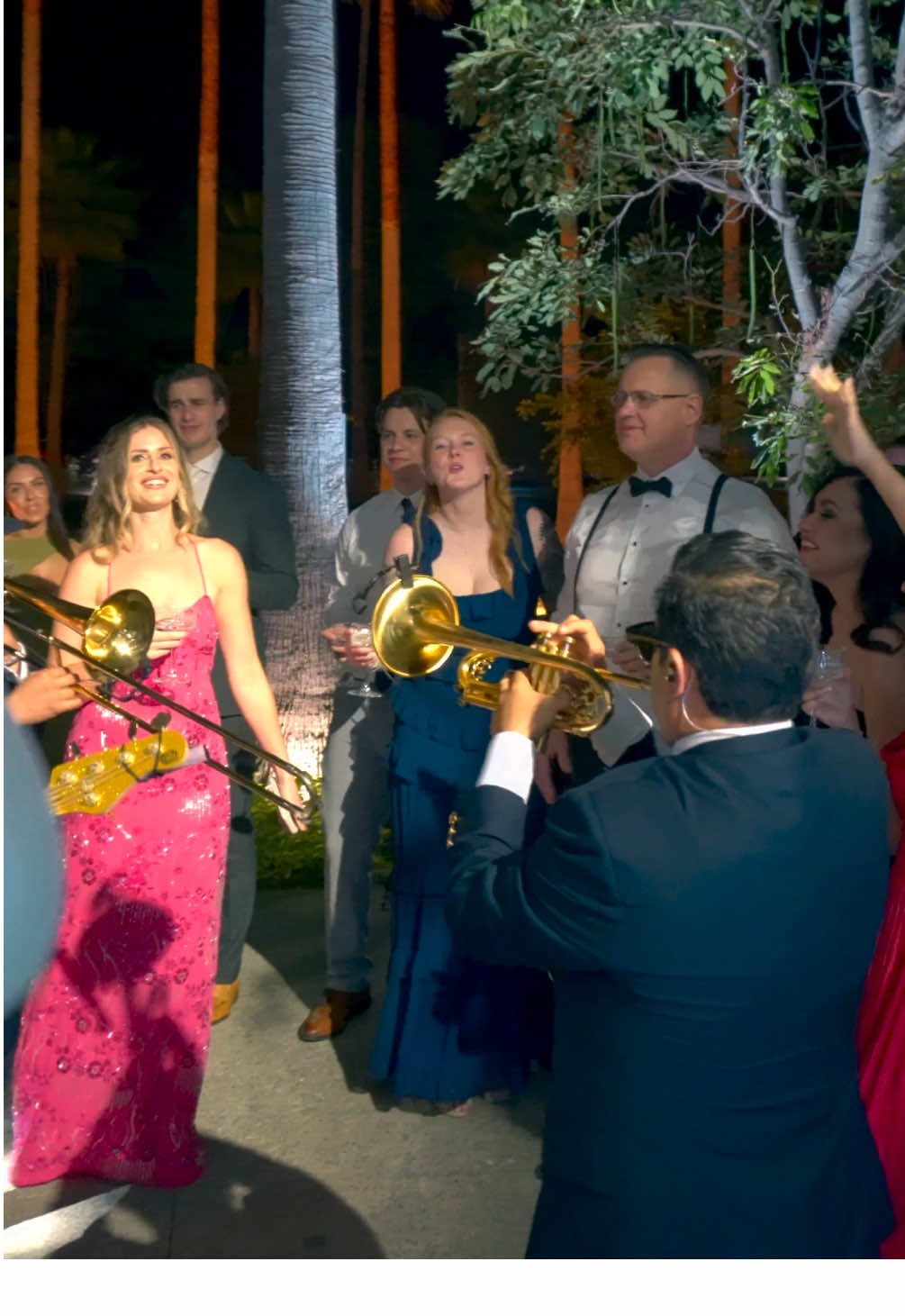 Dancing Queen! Dejate llevar los por la noche y la música! ❤️ #samychaymusic #luxurymusic #entradadenovios #bodasmexico #ideasparaboda 