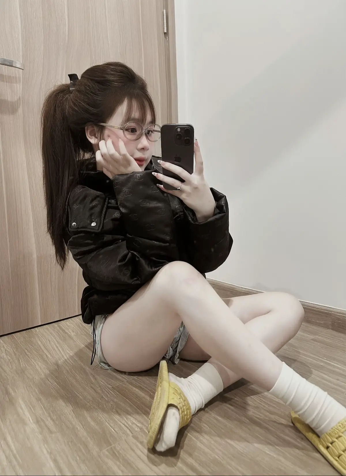 Trái tim rất đắt. Cho đúng người sẽ vô giá, gửi sai người thì chẳng đáng một xu. Lòng tốt và tình yêu có thể miễn phí, nhưng không hề rẻ mạt. Mong bạn tìm được một người yêu mình bằng tất cả sự chân thành..!