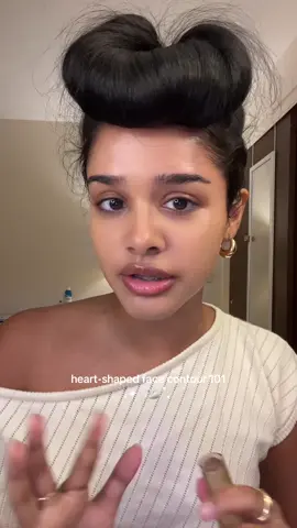 coming in hot with some helpful makeup tips again 🤍 . . @Stila Cosmetics — papaya & tan duo stick  . . . #makeup #makeuptips #contour #usa #faceshape 