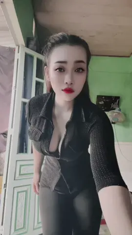 Những thứ đẹp đẽ.. đều có tính xâm lược Không đi vào mắt.. thì cũng bước vào tim.🤍