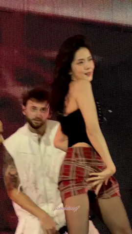 jisoo slow mo + intro separuh nafasku 🤯 #jisoo #deadlineworldtour 