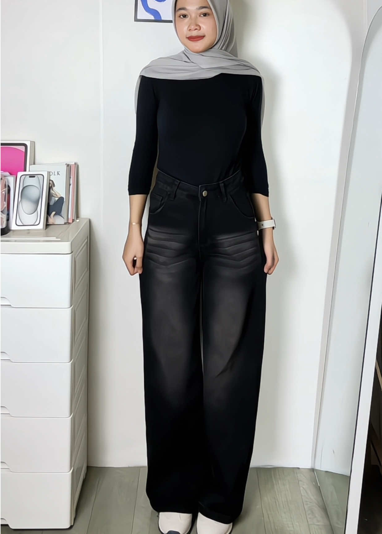 Masih jadi jeans favorit #jeanshighwaist#jeansoutfit#baggyjeans#outfitinspo  