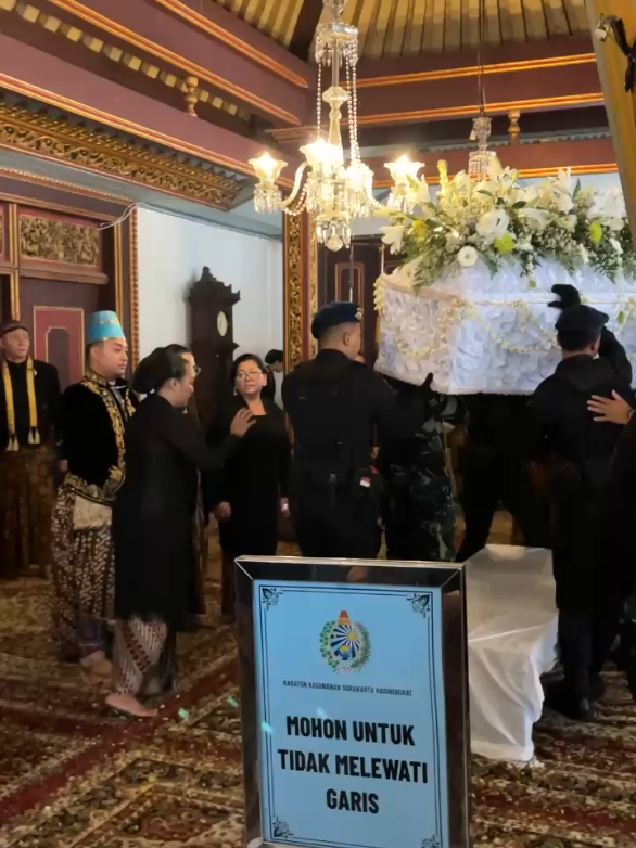 Jenazah Sinuhun Kangjeng Susuhunan PAKU BUWOWO XIII 