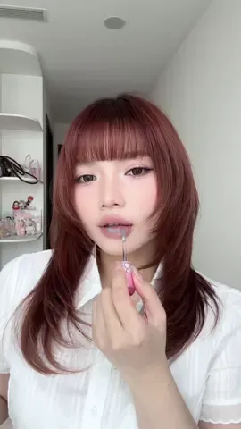 I’ve bought this shade from romand Let’s see how it looks on my lips 👻 #lipgloss #lips #swatches #kbeauty #koreanmakeup 