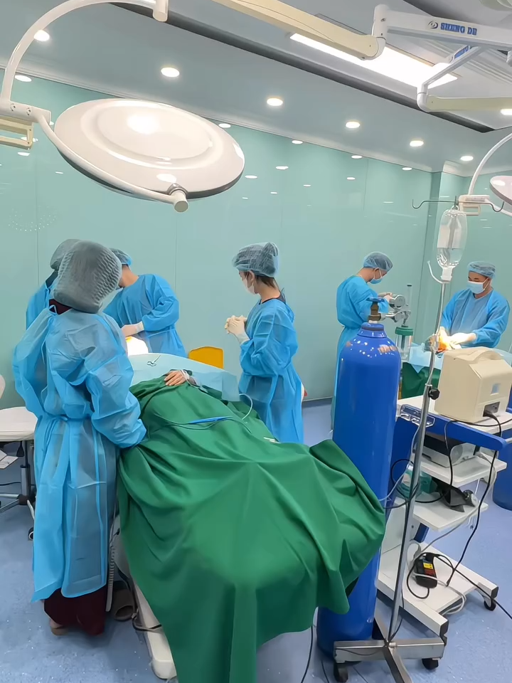 Ngay lúc này không khí tại phòng phẫu ❤️