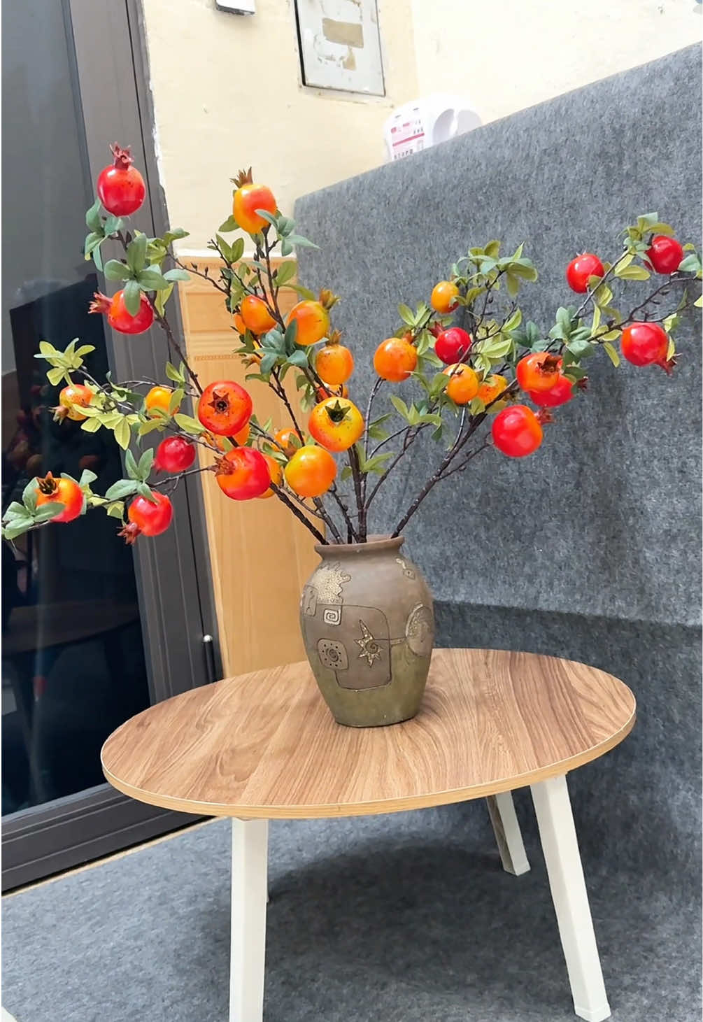 Cắm bình lựu lên mà ưng quá trời #ngocanhchiase1990 #canhluuphuquy #canhluu7qua #canhluugia #canhluucamtet 