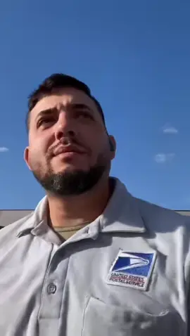 Que recuerdo tan lindo JAJAJAJA lo mejor de si trabajo es que queda cerca de Ulta y Sephora 😂😂😂 #maridos #uspsworker #husbandsbelike #ultahaul 