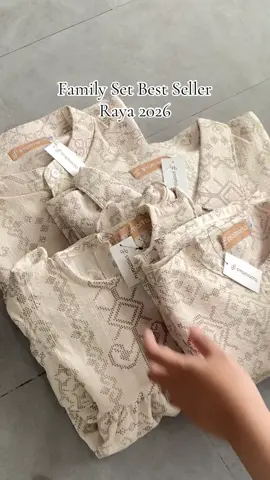 semoga pada kebagian sebelum war pas ramadhan yaa🥹🫶🏻 #familyset #sarimbitfamily #couple #bajusarimbit #bajuraya2026 