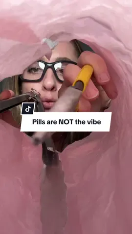 Replying to @ReynaNgSakit hair thinning/loss, mood swings, low energy? Seriously same! Buttt @Goli® Nutrition womens multivitamin has everything you need.  #goligummies #golinewarrivals #tiktokshopcreatorpicks #tiktokshopblackfriday #womensmultivitamin  Womens multivitamin, hair support, energy support, biotin, folic acid, B12, vitamins for hair growth and support