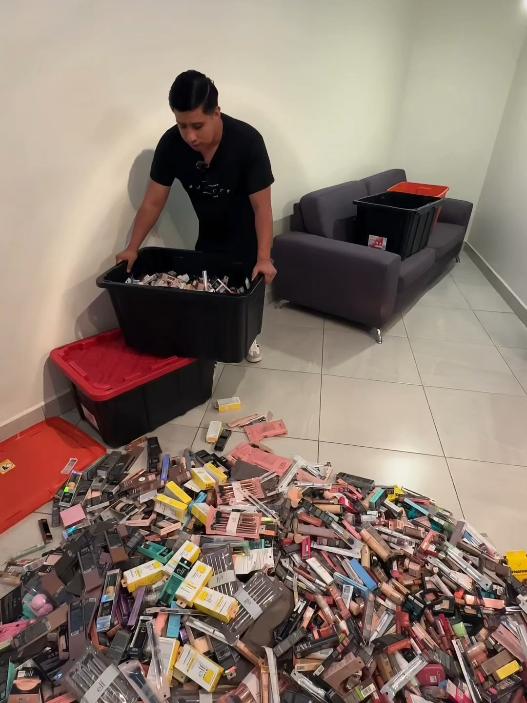 Tu proveedor confiable de maquillaje#makeup #belleza #elf #maybelline #CiudadJuárez #TikTokBeauty #maquillaje #loreal #mayoreo #lotesdemaquillaje #badbunny #ciudadjuarez #elfcosmetics #fyppppppppppppppppppppppp #GIRLS #nyx #fyp #girls #girl #cosméticos