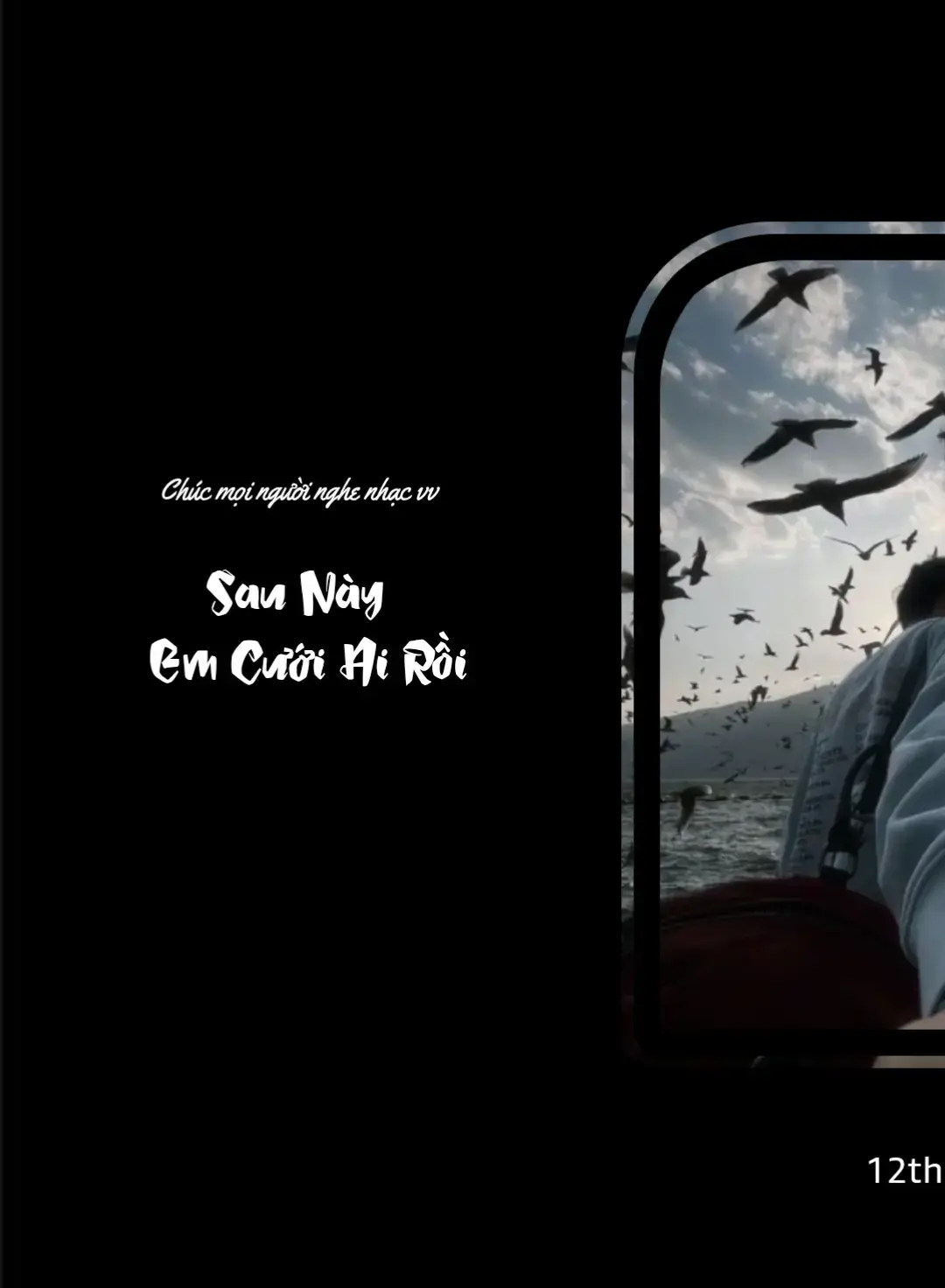 Anh có linh cảm sau  Này em sẽ yêu người khác Pháo hồng rộn vang bỏ  Lại anh kỷ niệm giữa  Không gian hoang tàn Lúc mới yêu trong  Lòng hân hoan Ít lâu sau trở nên lạnh  Nhạt (trở nên lạnh nhạt) Nhìn em thật lâu anh  Thấy buồn đau man  Sau này em cưới ai rồi bỏ  Lại anh bơ vơ lẻ loi Phụ lòng anh đã dành  Hết những công sức  Không ngừng đắp bồi Kẻ khóc người cười nghĩ  Đến ngày chung đôi Ngỡ sét đánh ngang trời Anh càng nghĩ càng  Không thoát ra khỏi chơi vơi... #fbtxuhuong #12th12089 #nhachaymoingay #xuhuongtiktok #lyrics 