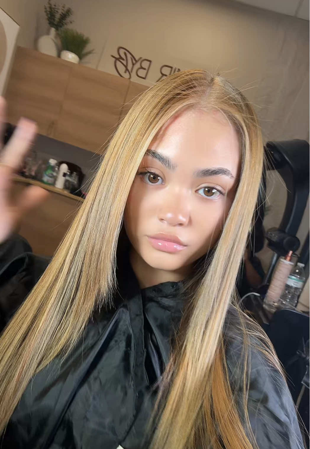 👩🏻 to 👩🏼 